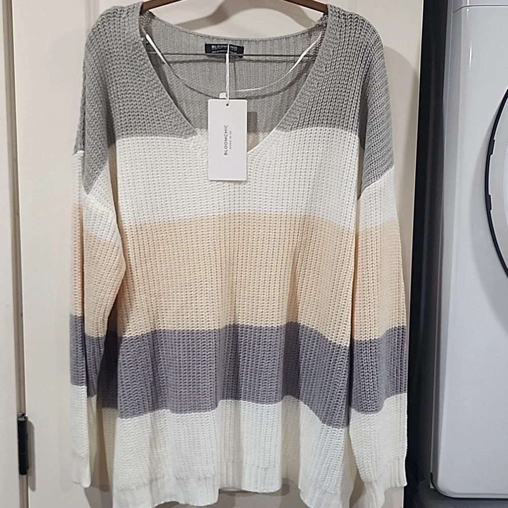 Bloomchic NWT Heather Split Side Contrast V Neck Pullover TAN/GRAY US 18/20-2X